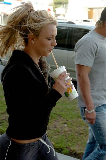 mmmmm.... Jamba Juice! (pic from gobritney.com)