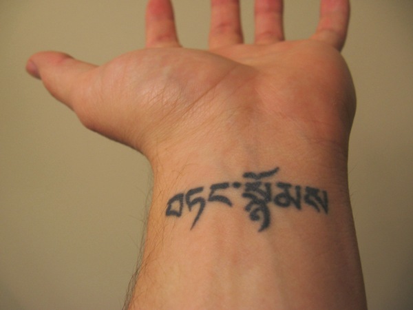 Shia Labeouf with his wrist tattoo "1986-2004"